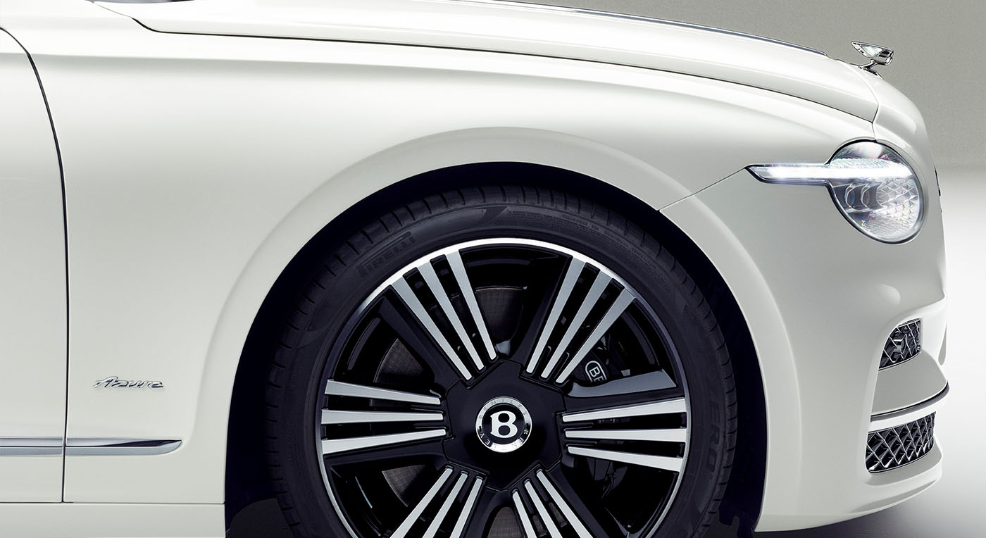 luxury Bentley Spur car wheel
